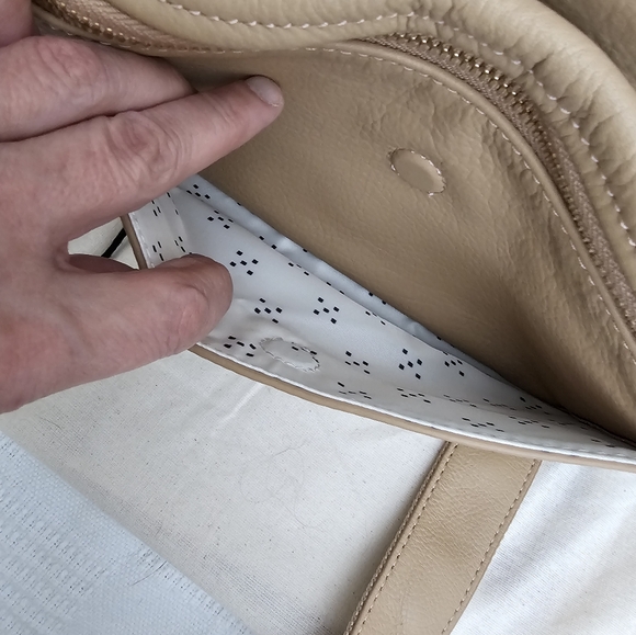 ELKIE & CO. LEATHER FANNY BAG! NWTS! - Picture 5 of 16